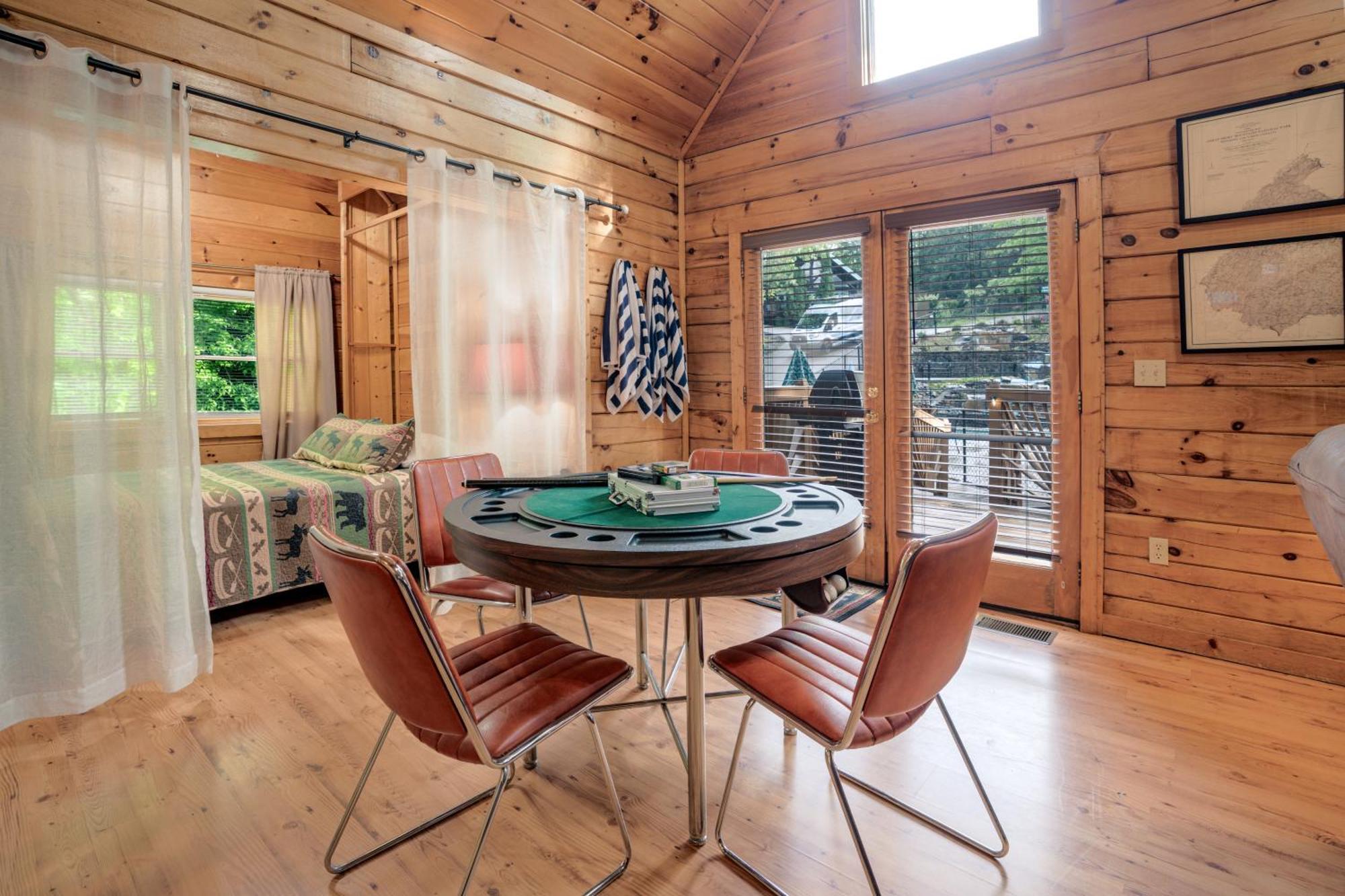 23 The Cub House Cabin Gatlinburg Exterior photo